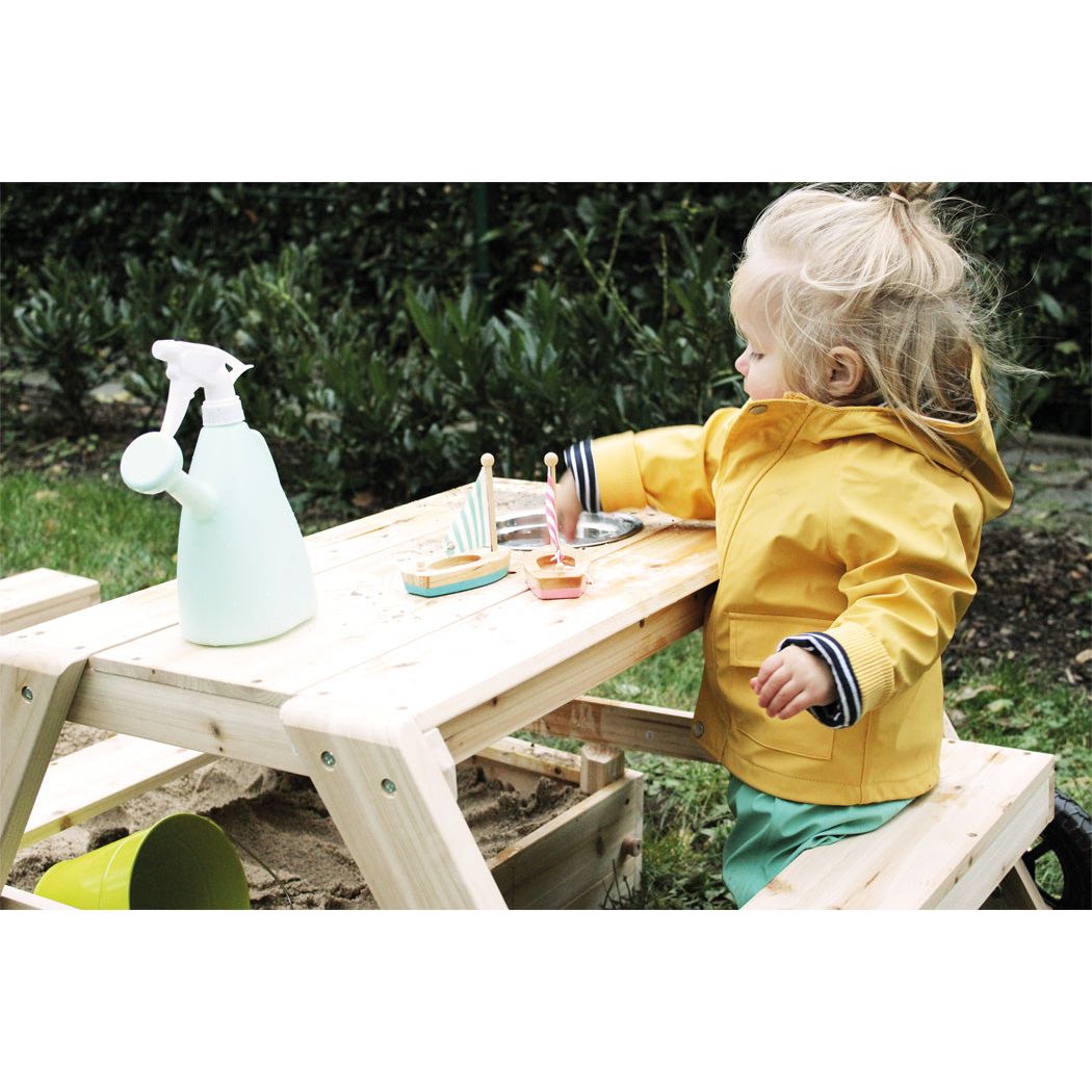 Small Foot Sandbox with Seating Area and Mud Table