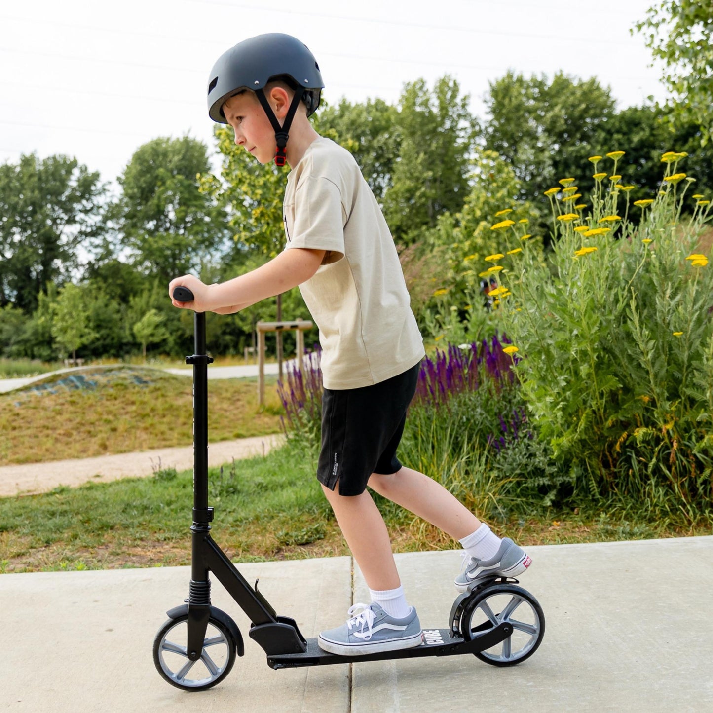 BOLDCUBE Black - Big 2 Wheel Scooter