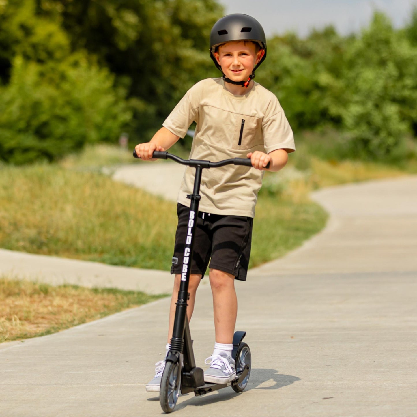 BOLDCUBE Black - Big 2 Wheel Scooter
