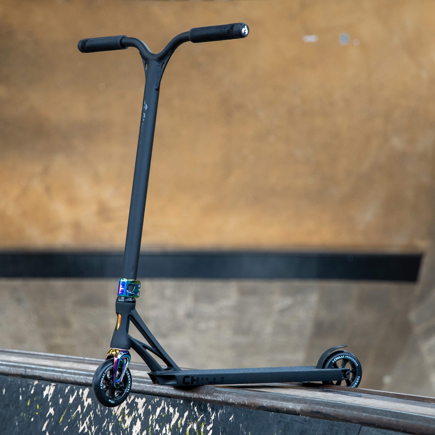 Chilli Pro Beast V2 Stunt Scooter Black Neochrome