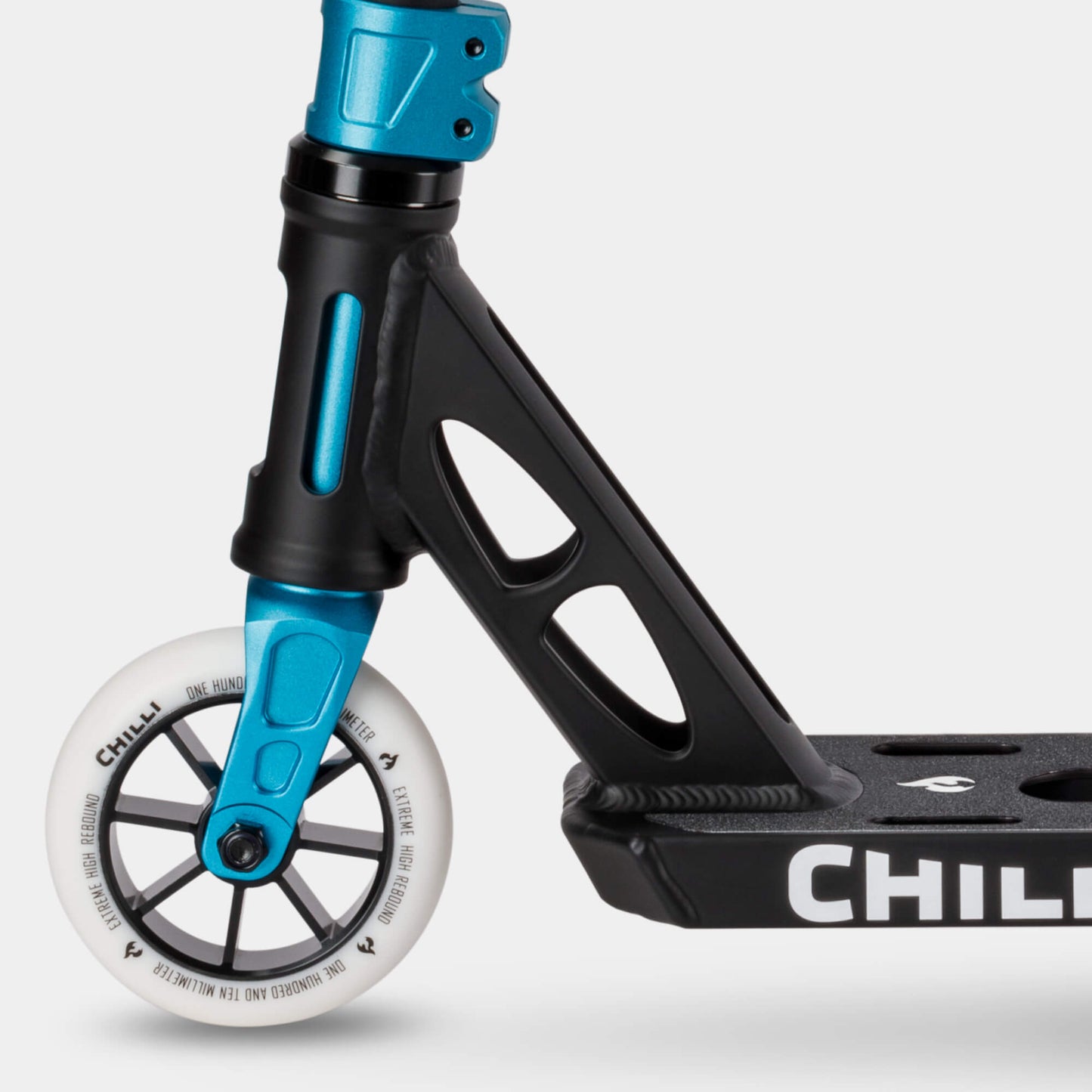 Chilli Pro Ventus M Black/White Stunt Scooter