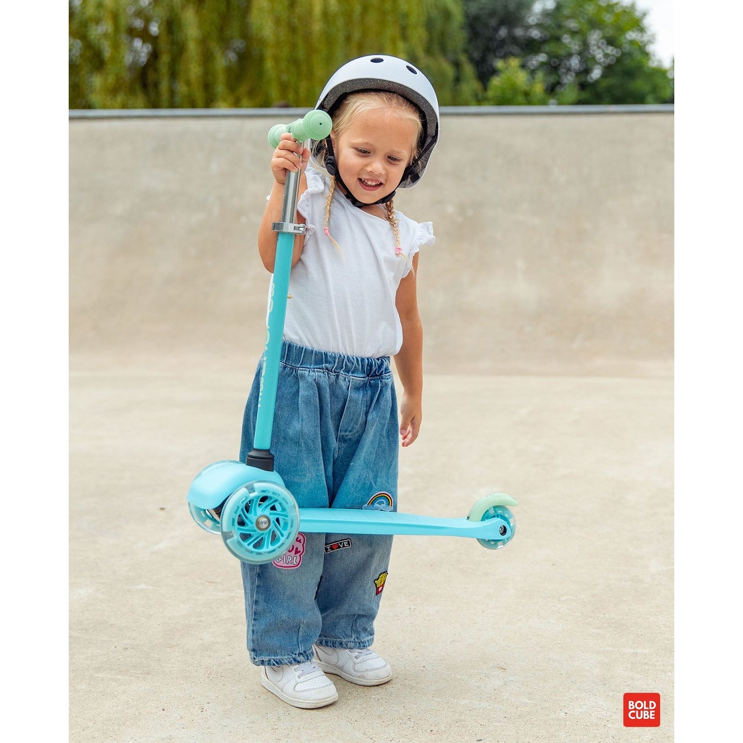 BOLDCUBE Blue & Green - Teeny 3 Wheel Scooter