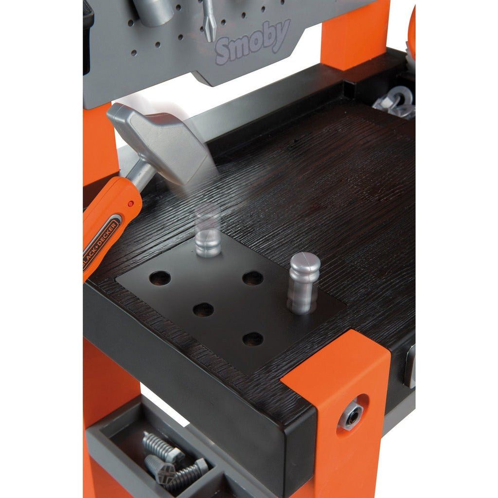 hammering nails on Smoby Black & Decker Bricolo One Workbench
