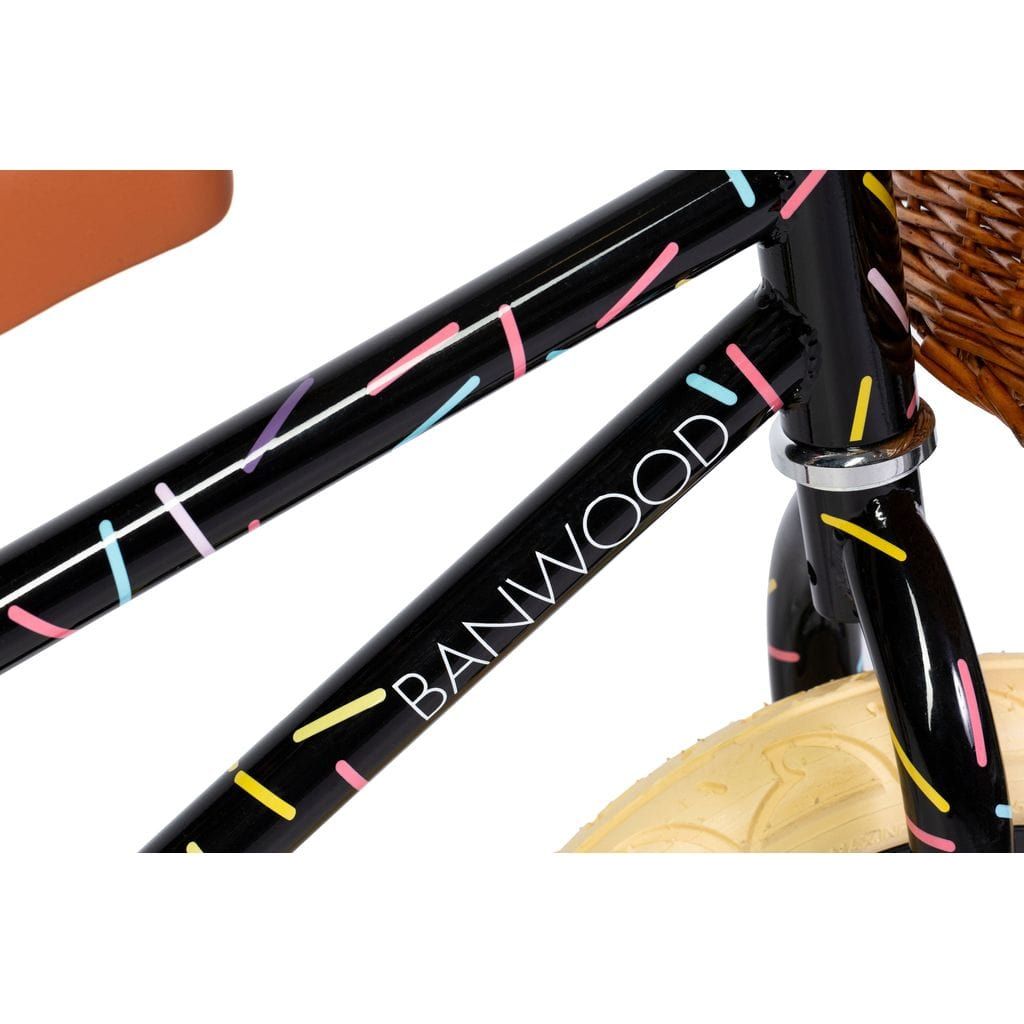 Banwood Balance Bike Vintage x Marest - Allegra Black logo close up