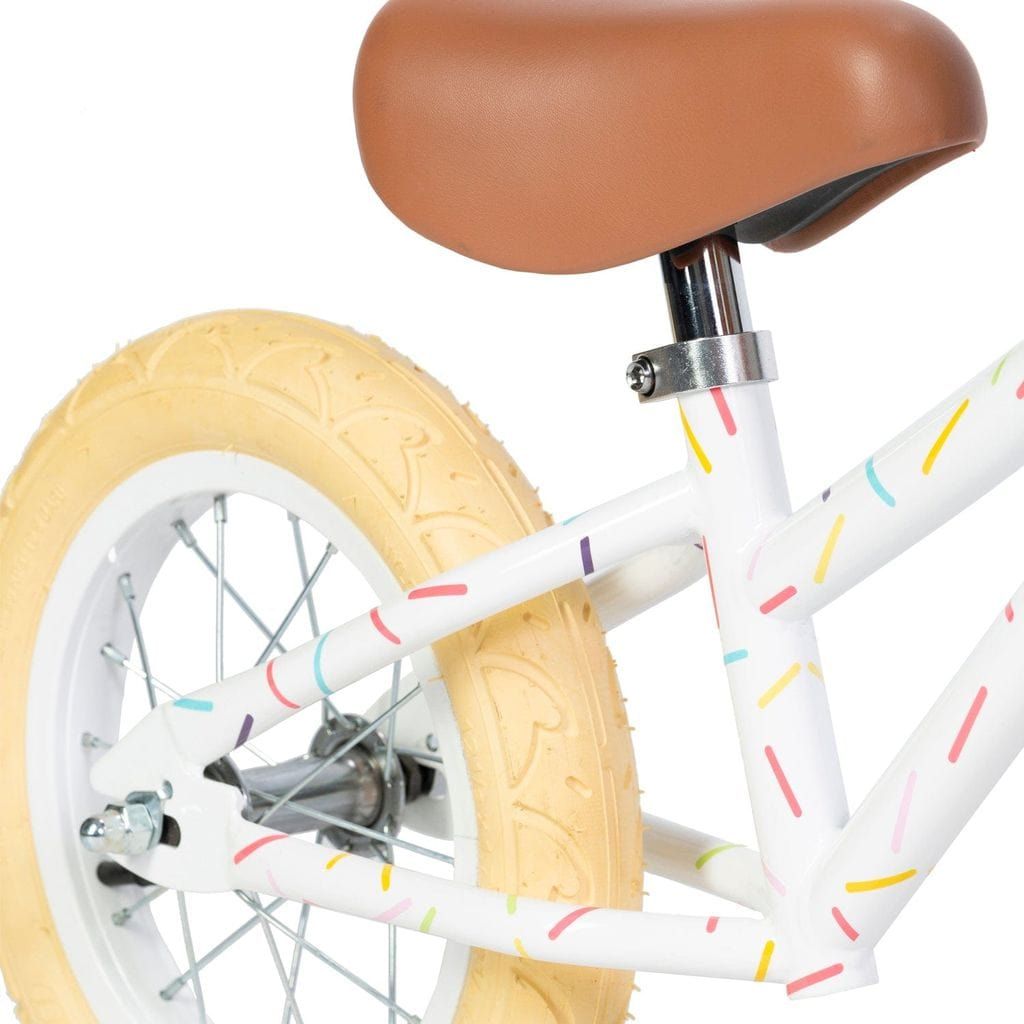Banwood Balance Bike Vintage x Marest - Allegra White rear wheel close up