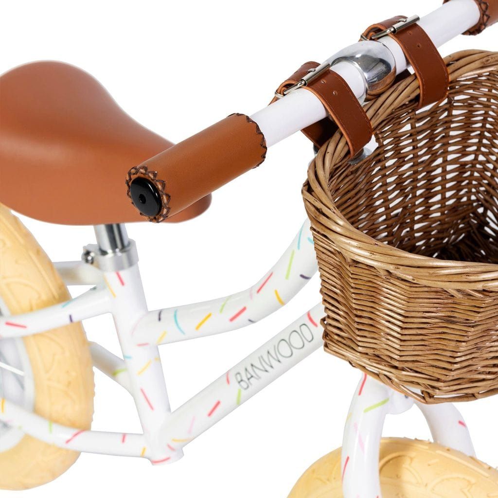 Banwood Balance Bike Vintage x Marest - Allegra White basket and handlebars close up