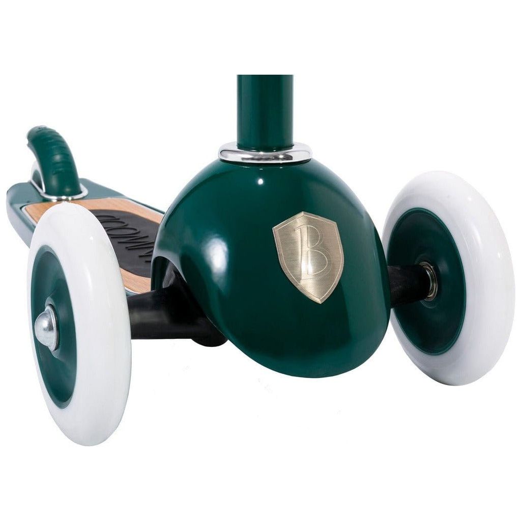 Banwood Scooter Age 3+ in Green badge close up