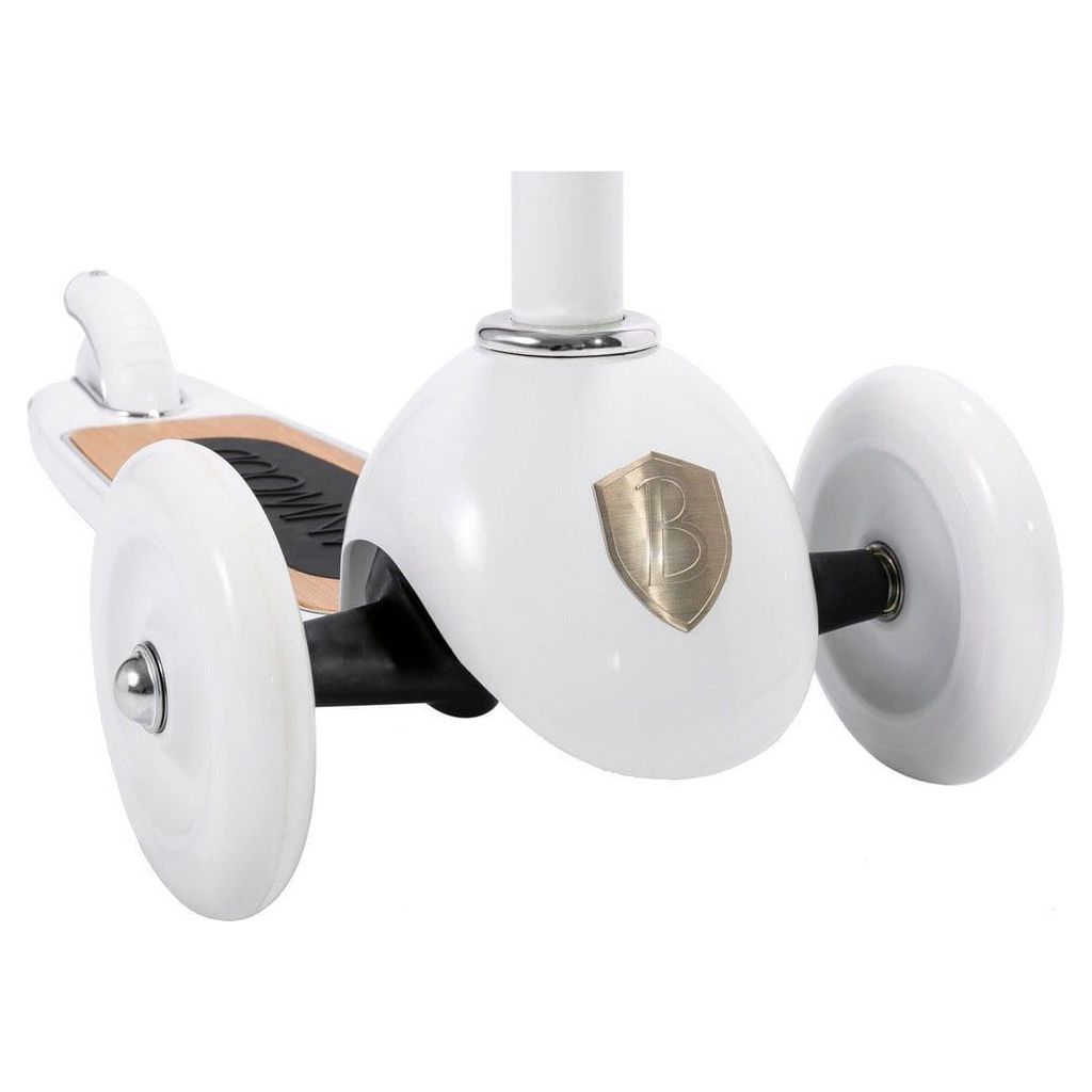 Banwood Scooter Age 3+ in White badge close up