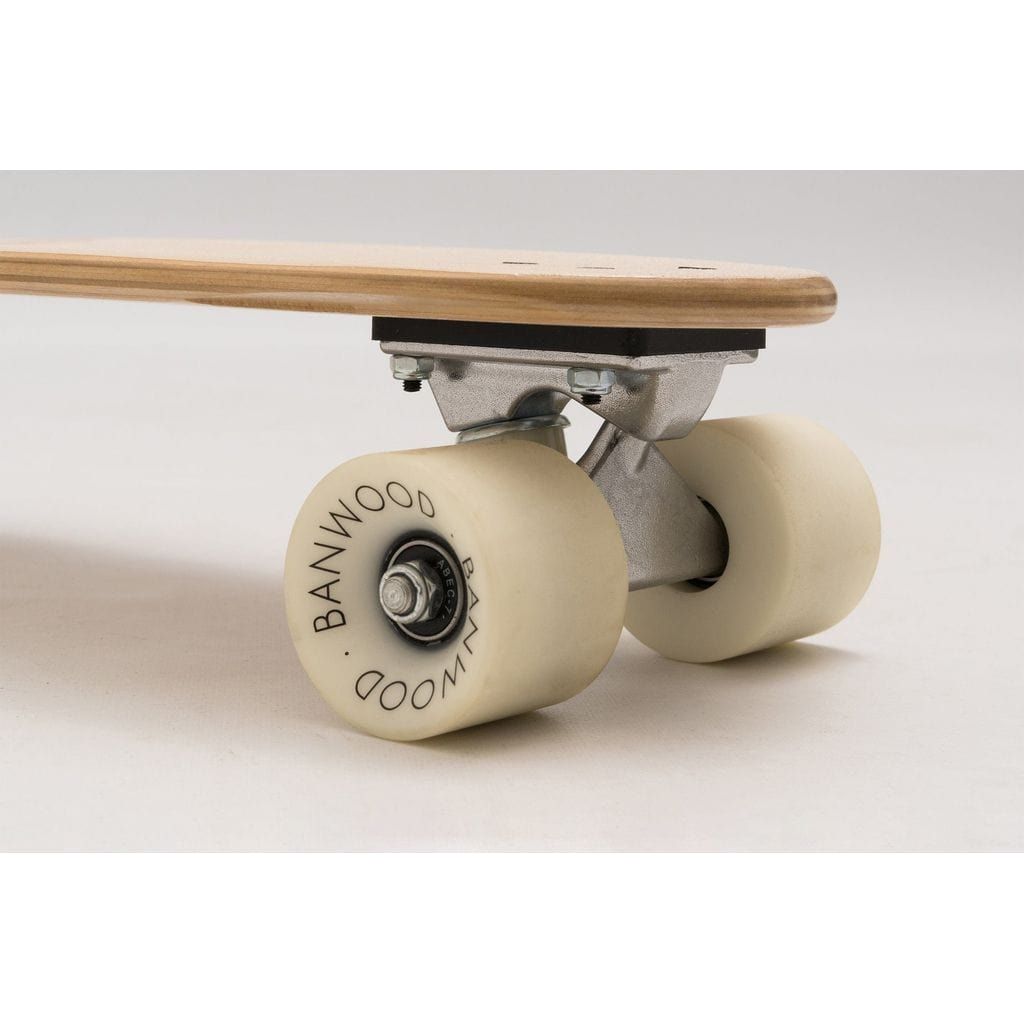 Banwood Kids Skateboard - Cream wheels close up