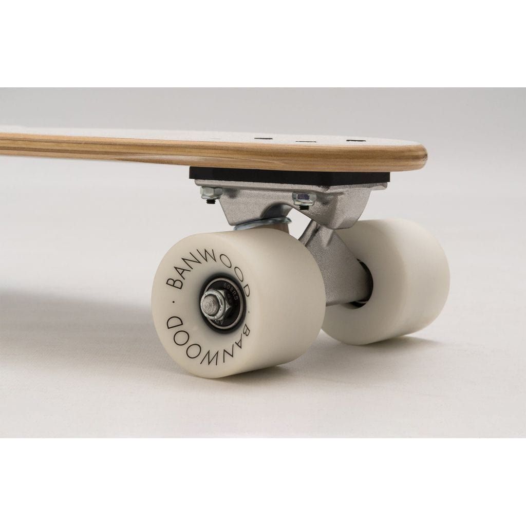 Banwood Kids Skateboard - White wheels close up
