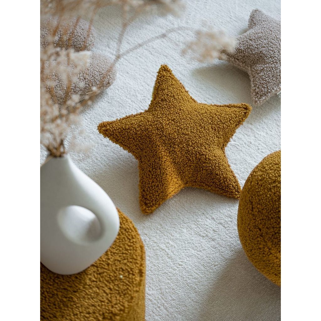 Wigiwama Maple Star Cushion close up