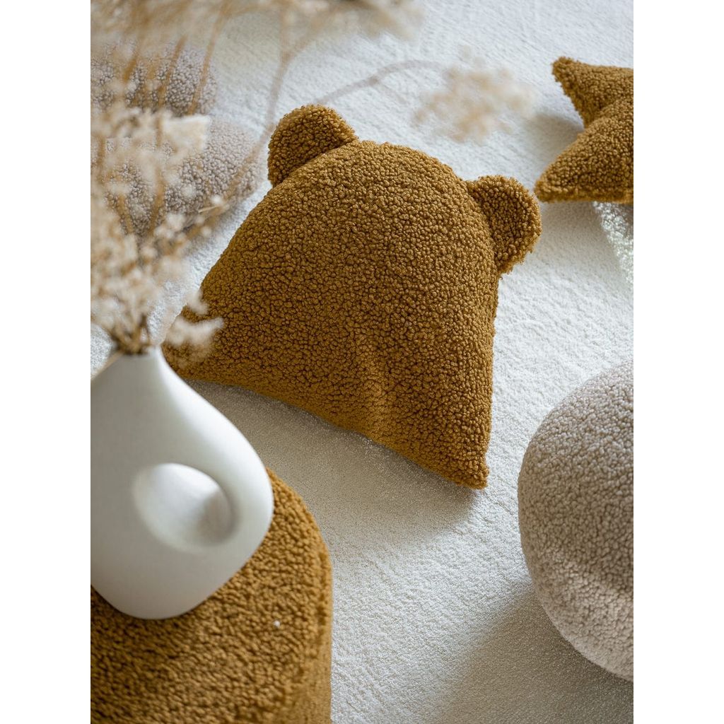 Wigiwama Maple Bear Cushion close up