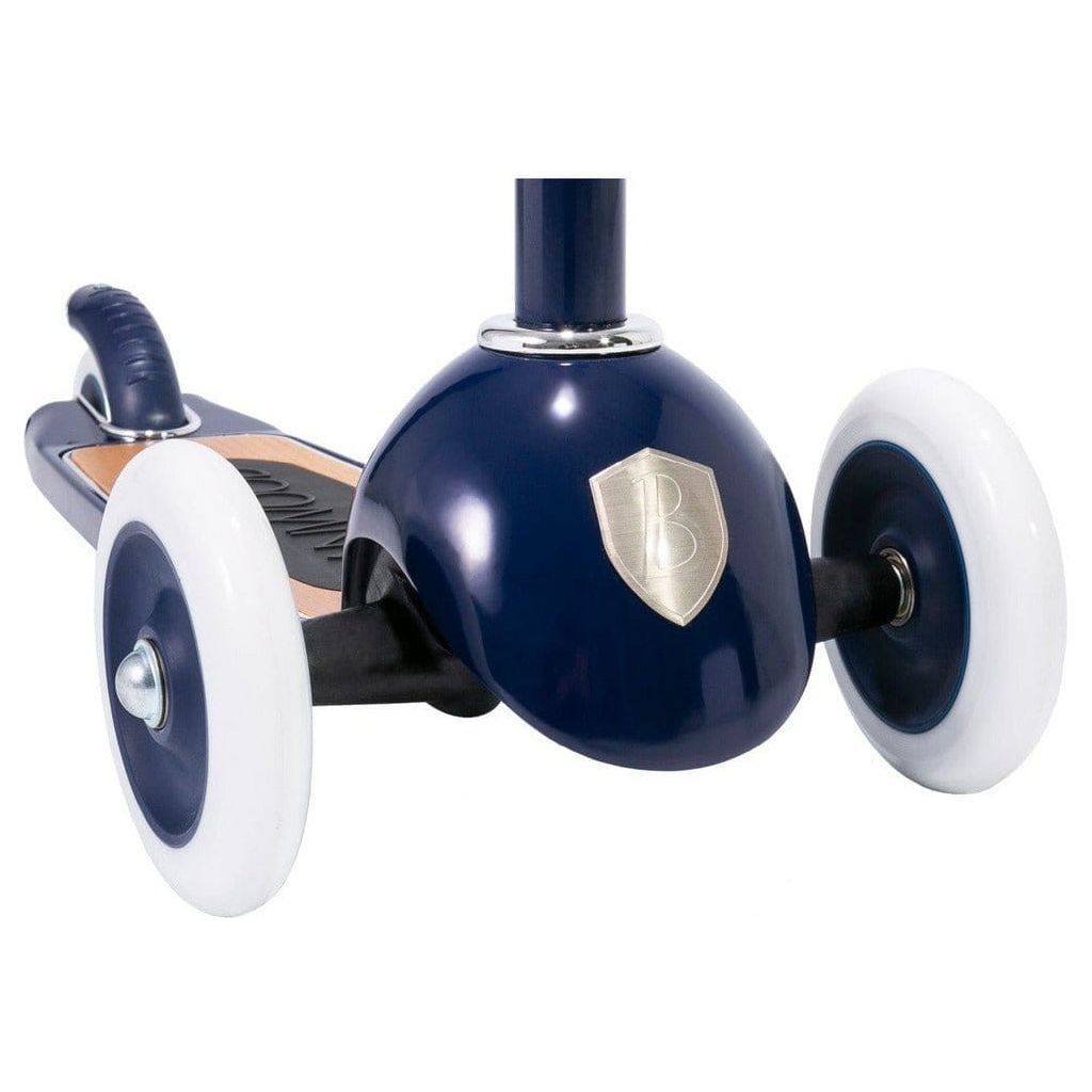 Banwood Scooter Age 3+ in Navy Blue badge close up
