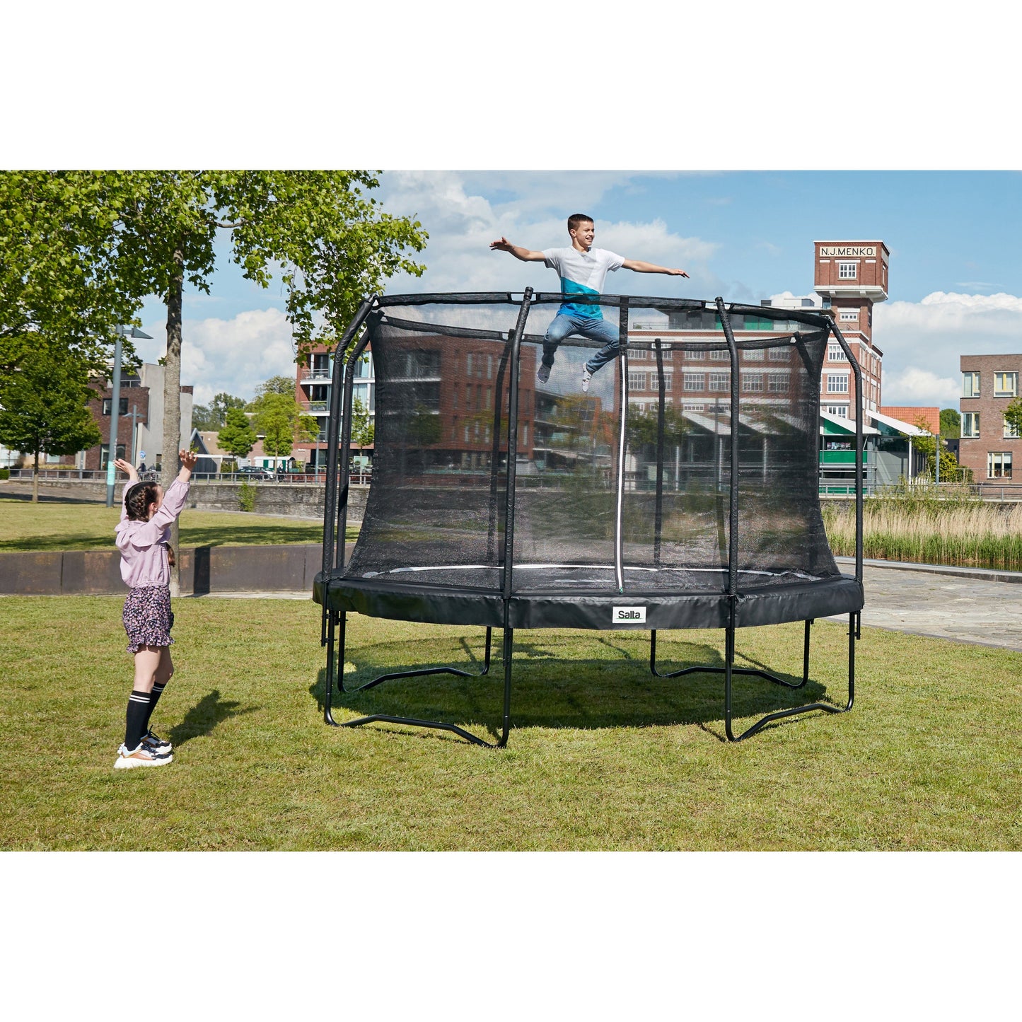 Salta Premium Black Edition Round Trampoline With Enclosure