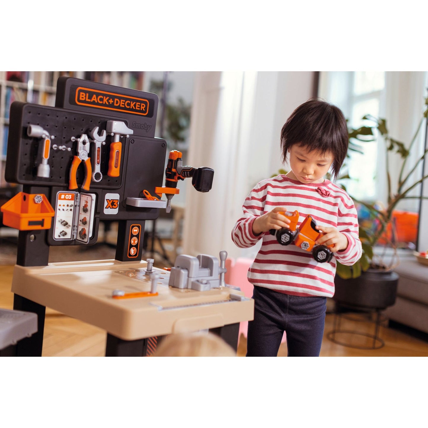 Smoby Black & Decker Mega Centre