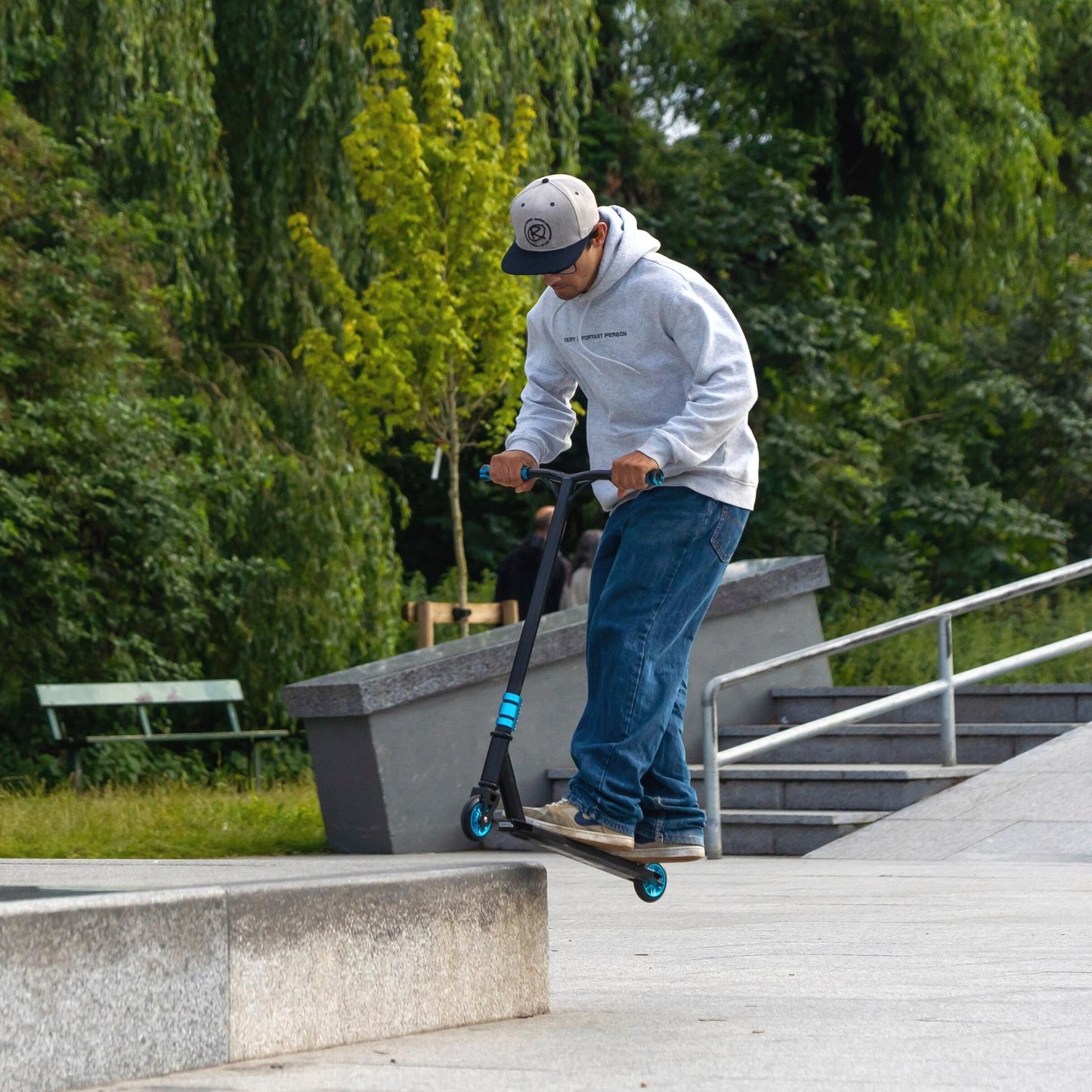 BOLDCUBE Navy - Deluxe Stunt Scooter