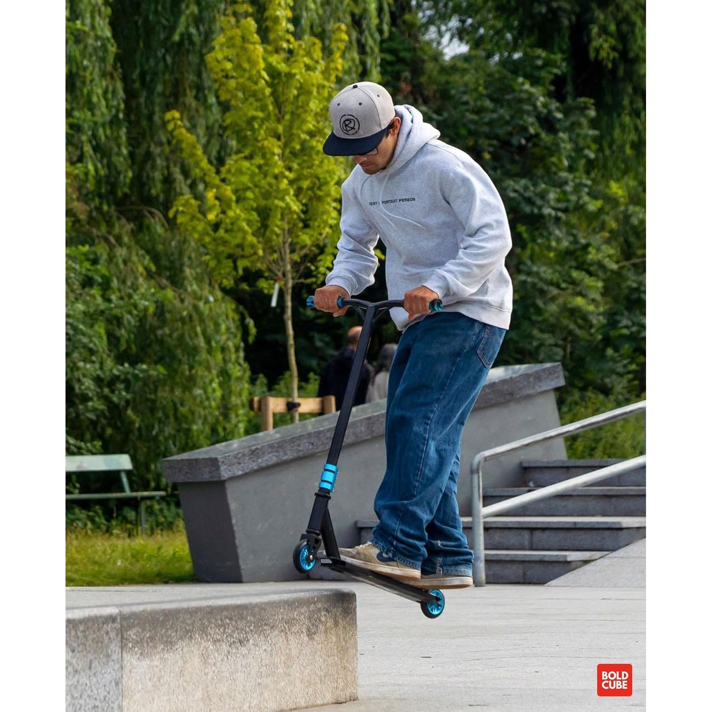 BOLDCUBE Cyan - Deluxe Stunt Scooter
