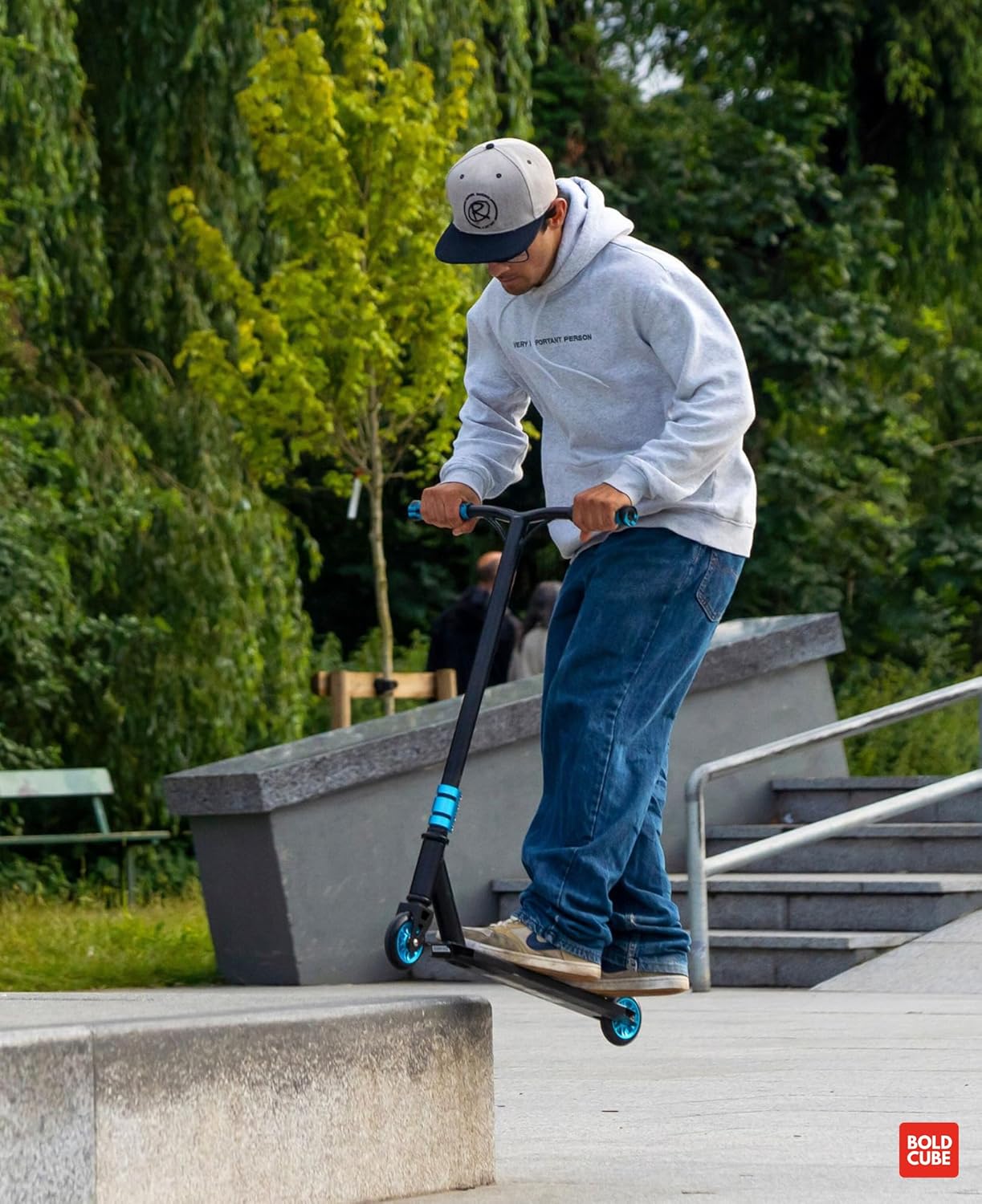 BOLDCUBE Cyan - Deluxe Stunt Scooter