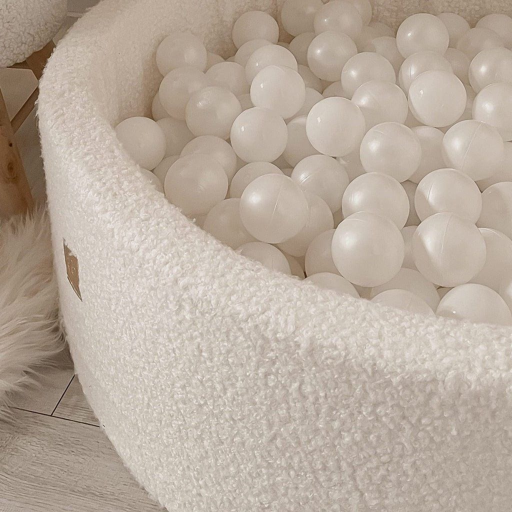 Fluffy Boucle Round Foam Ball Pit - Snowy White