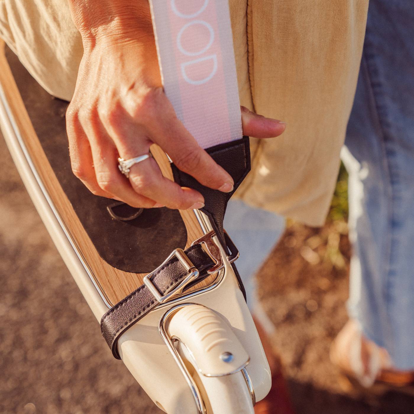 BANWOOD SCOOTER CARRY STRAP - PINK