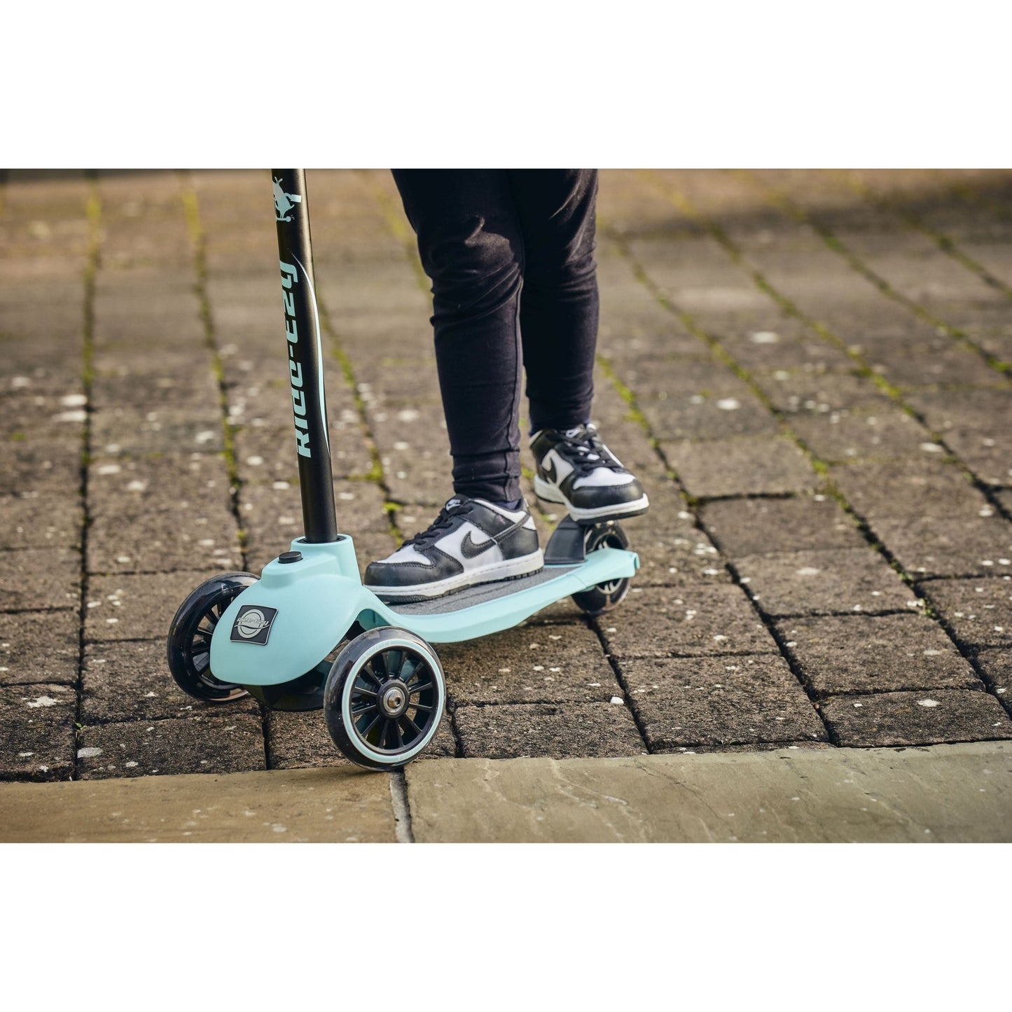 close up of Ride-Ezy Kick Scooter - Kingfisher deck