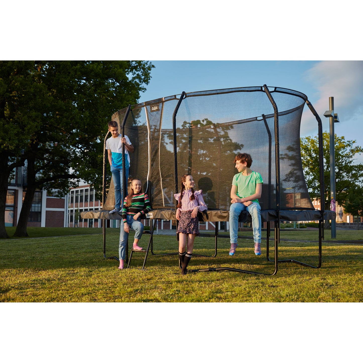 Salta Premium Black Edition Round Trampoline With Enclosure