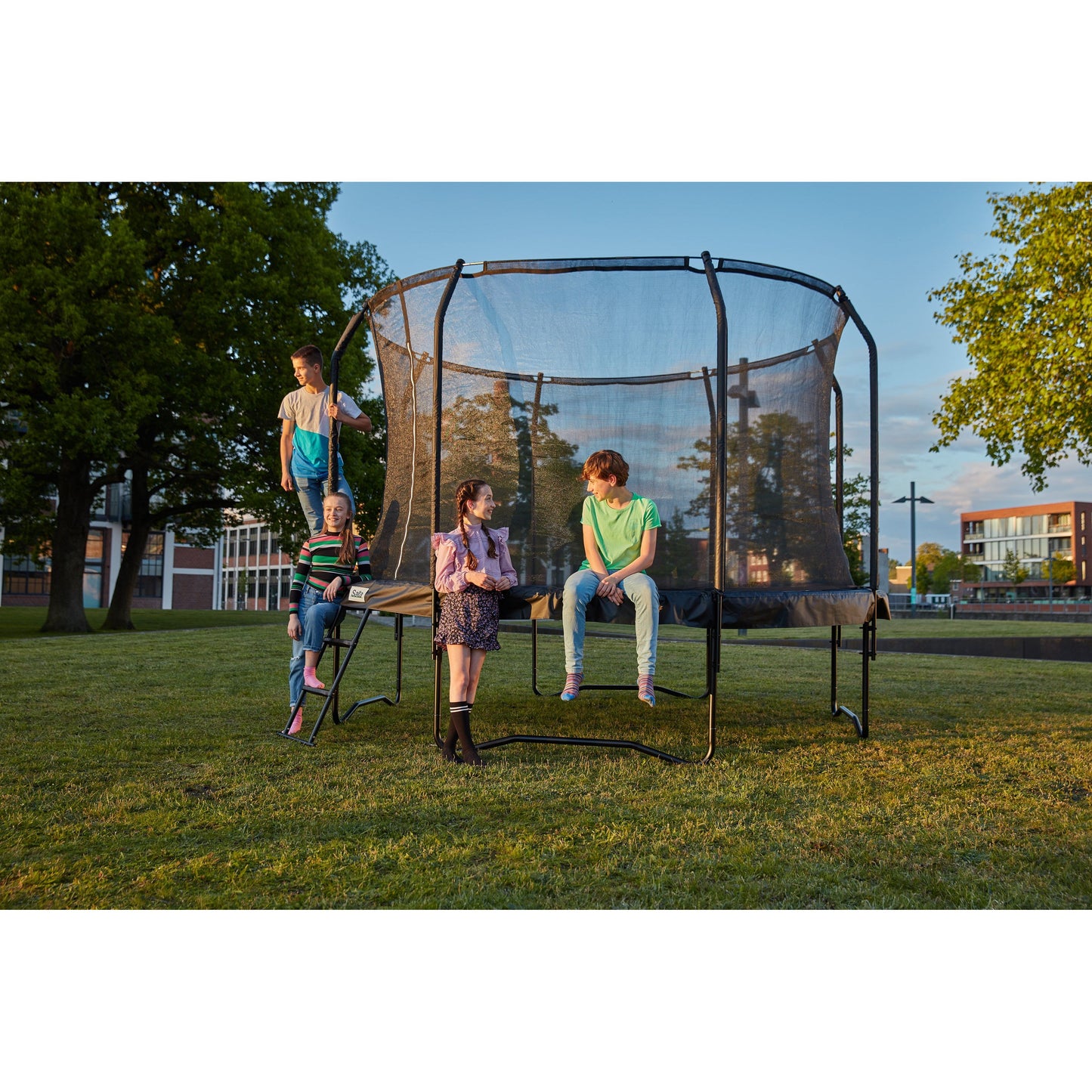 Salta Premium Black Edition Round Trampoline With Enclosure