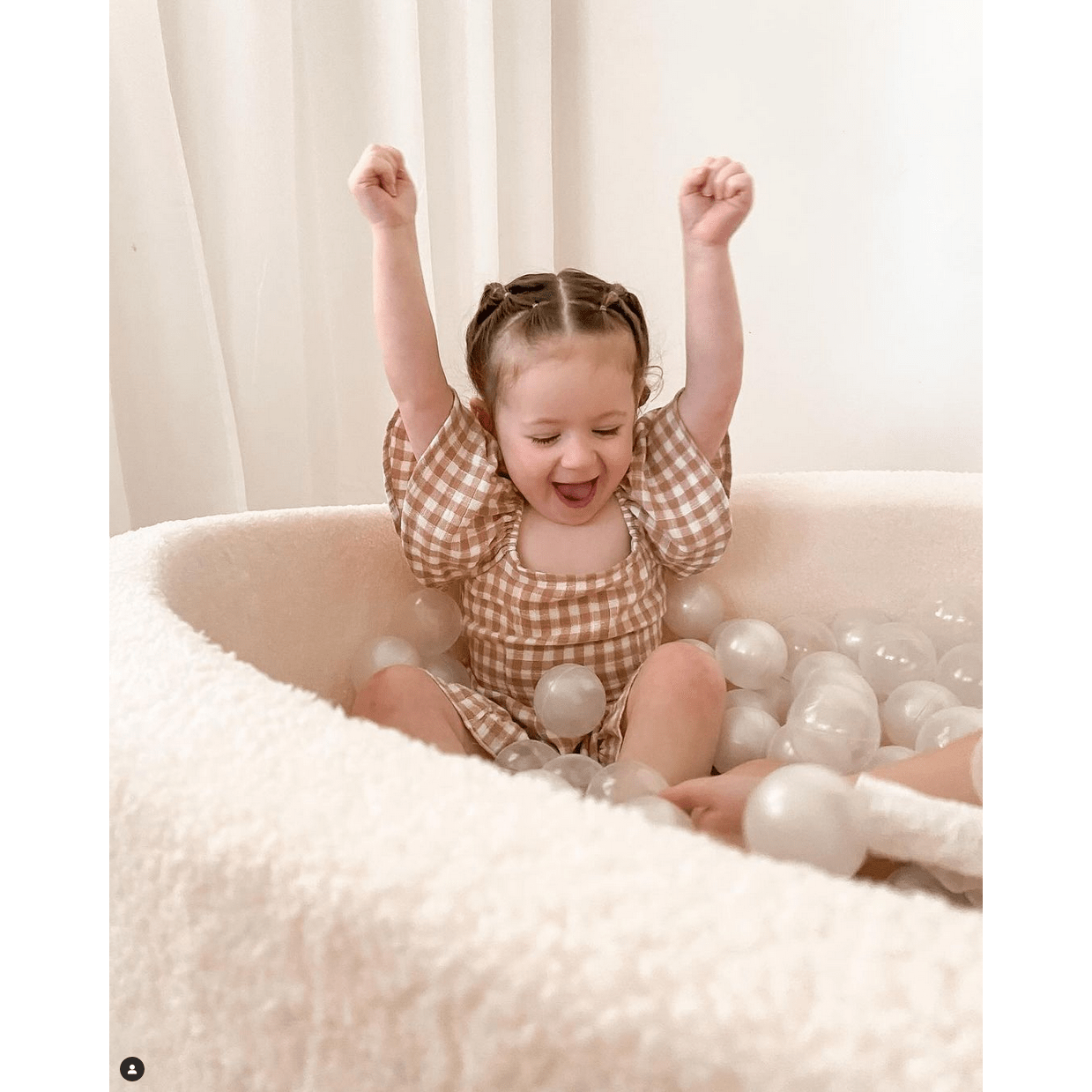 Fluffy Boucle Round Foam Ball Pit with 200 Balls - Snowy White - The Online Toy Shop14