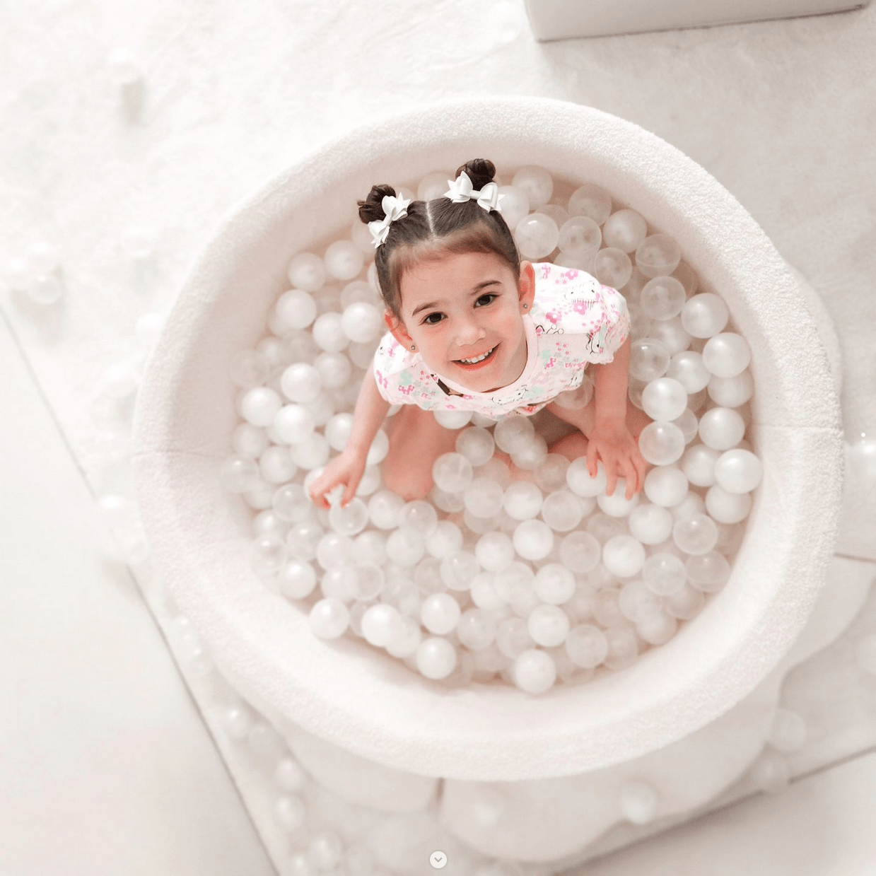 Fluffy Boucle Round Foam Ball Pit with 200 Balls - Snowy White - The Online Toy Shop11