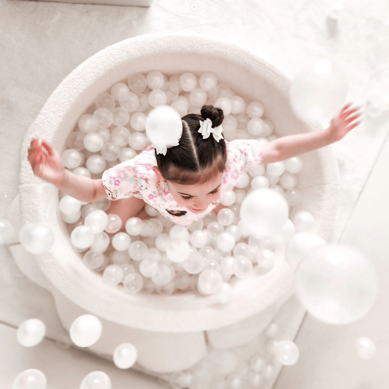 Fluffy Boucle Round Foam Ball Pit with 200 Balls - Snowy White - The Online Toy Shop12