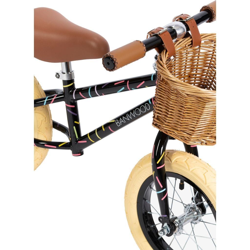 Banwood Balance Bike Vintage x Marest - Allegra Black basket and handlebars close up