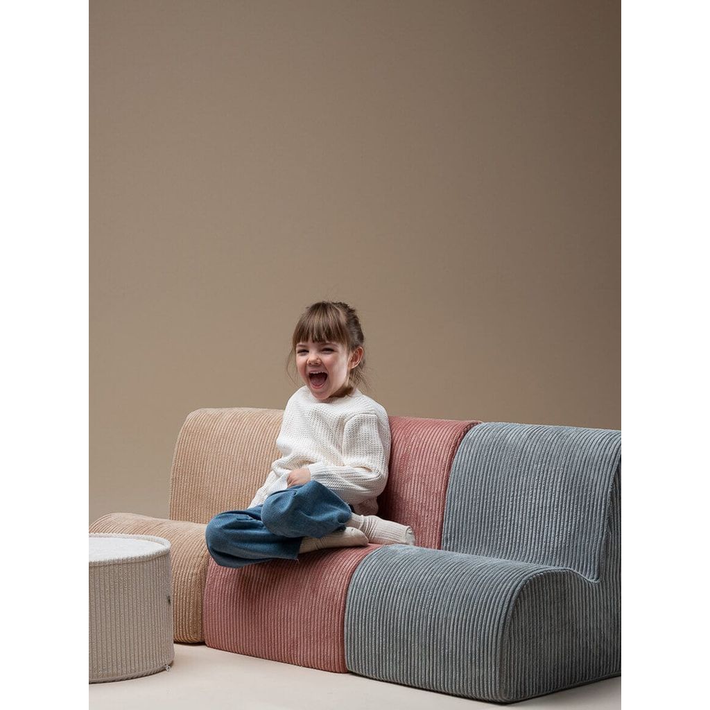 girl open mouthed on Wigiwama Pink Mousse Kids Cloud Chair