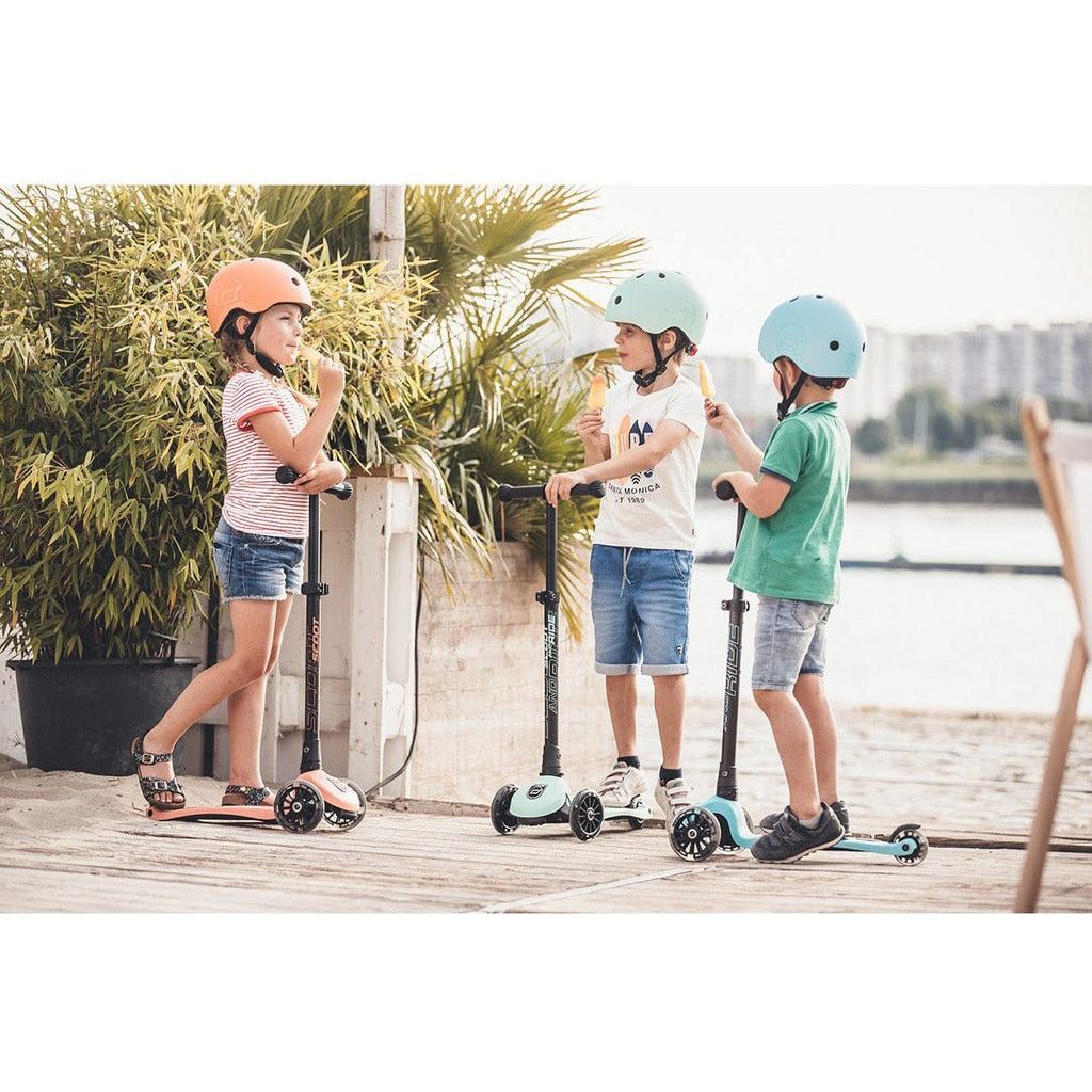 girl and boys eating ice cream with Scoot and Ride Highwaykick 3 - Age 3+ - Led Kiwi