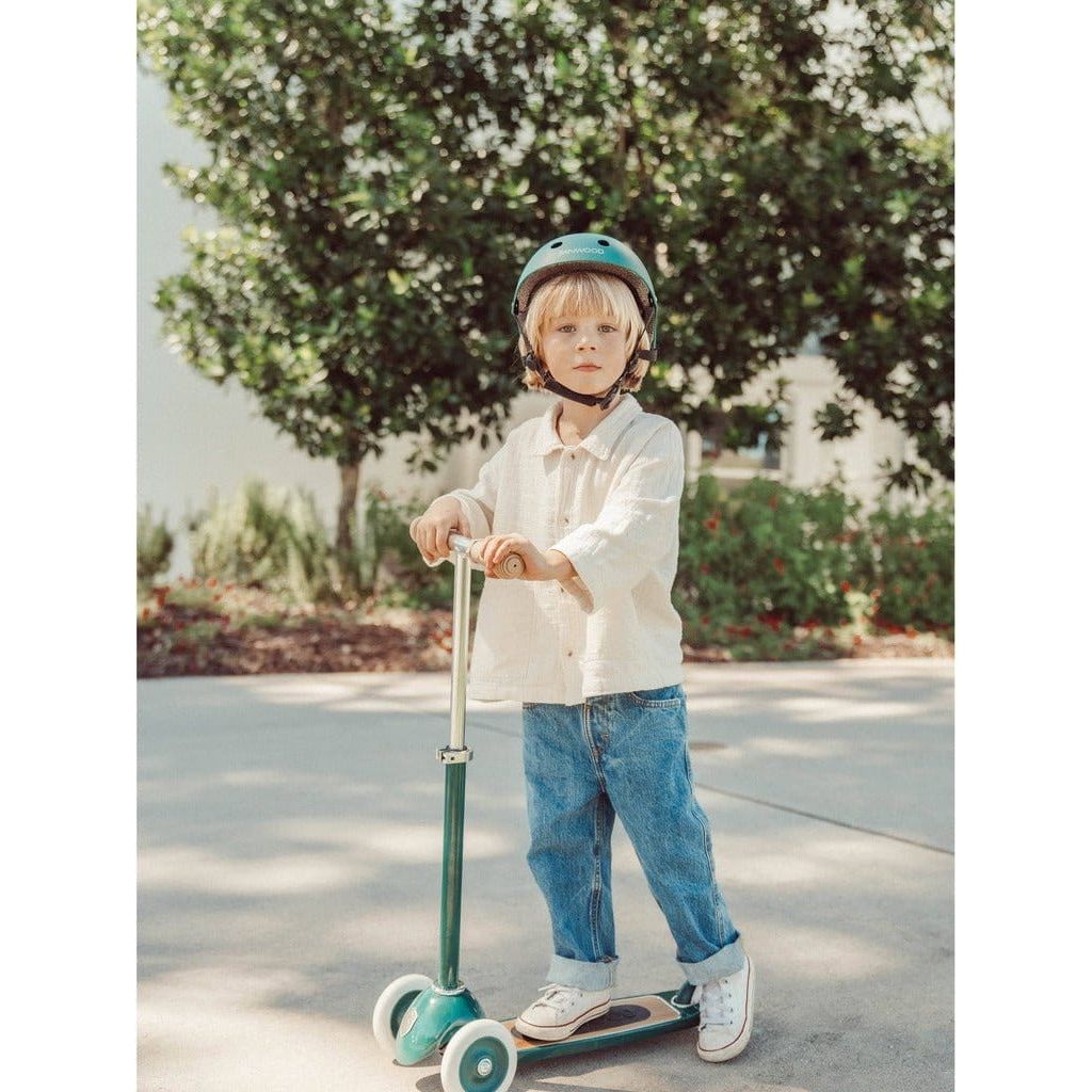 Little boy standing on Banwood Scooter Age 3+ in Green