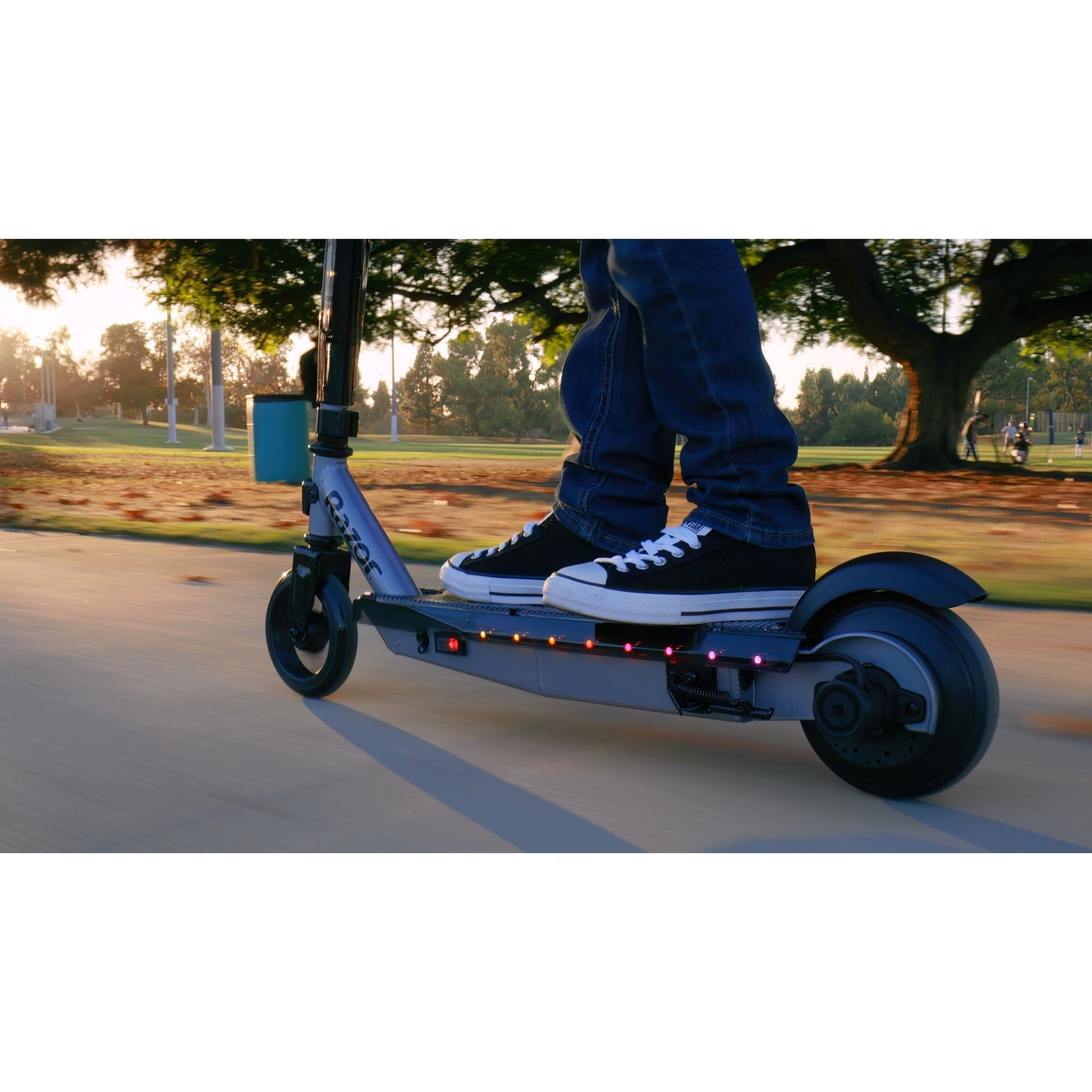 Razor Powercore E90 Lightshow Scooter - The Online Toy Shop - Electric Scooter - 15