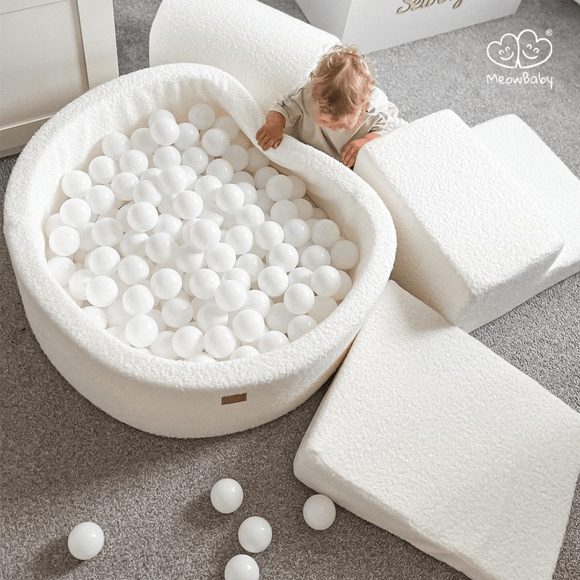 Fluffy Boucle Round Foam Ball Pit with 200 Balls - Snowy White - The Online Toy Shop10